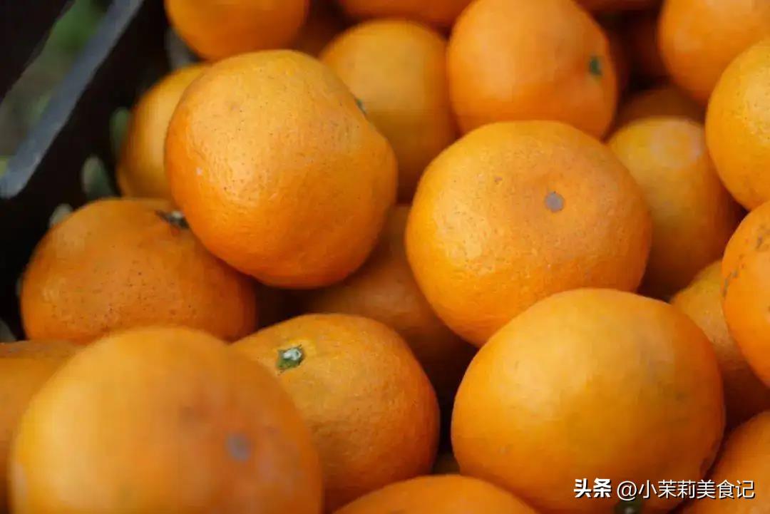 如何挑选新鲜的橘子好吃(橘子大的好吃还是小的好吃)