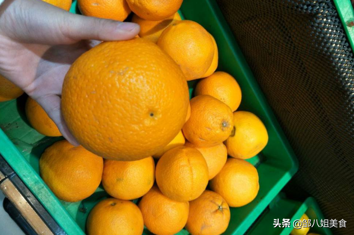 橙子买肚脐大的还是小的(掌握4个技巧，香甜多汁)