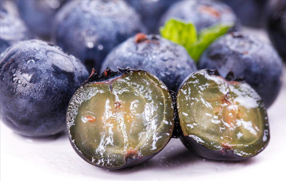 夏季必吃三种水果：樱桃、蓝莓、甜瓜，清凉解暑、抗氧化、助眠