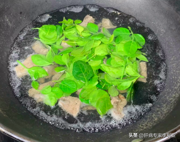 春季养肝法宝！2元一斤的“天然强肝王”扶芳藤猪肝汤制作方法