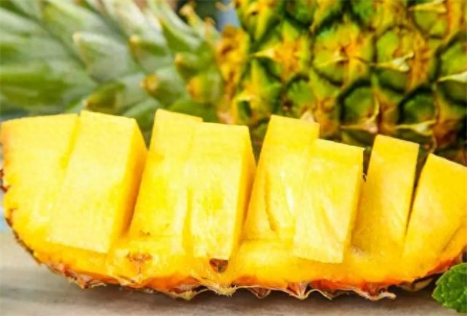 菠萝和凤梨：同一种水果的不同魅力，营养丰富口感清脆