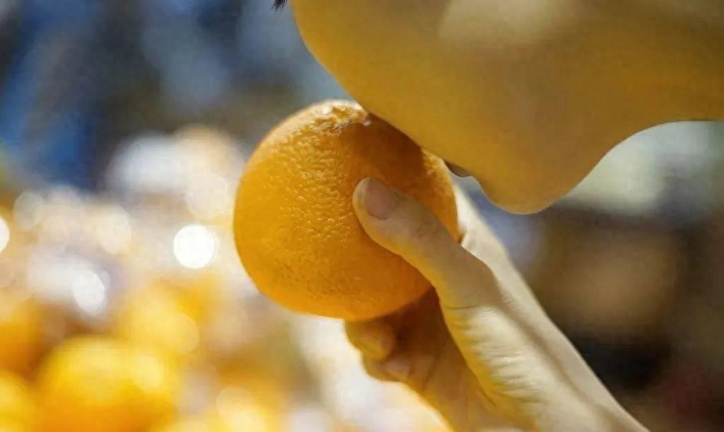 秋季时令水果禁忌食用，橙子、柚子、柠檬需谨慎！