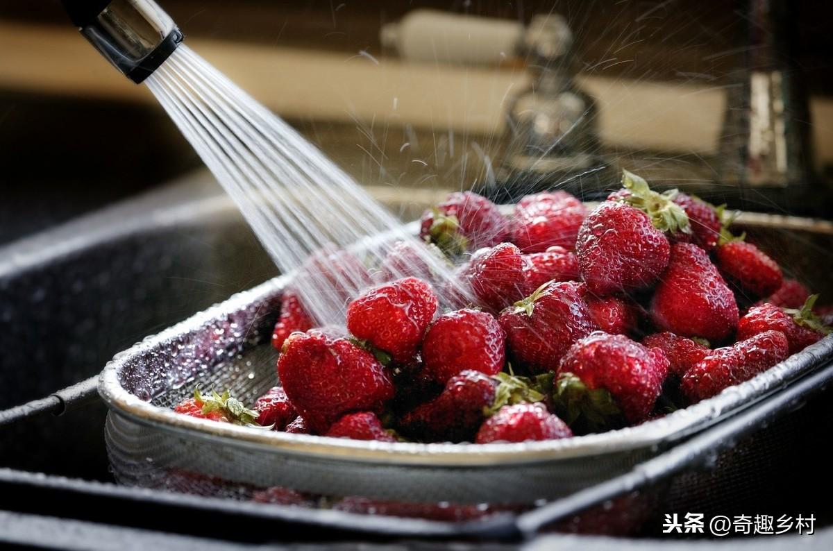 草莓的季节、洗净技巧与方法大揭秘！（草莓、季节、洗净技巧、方法）